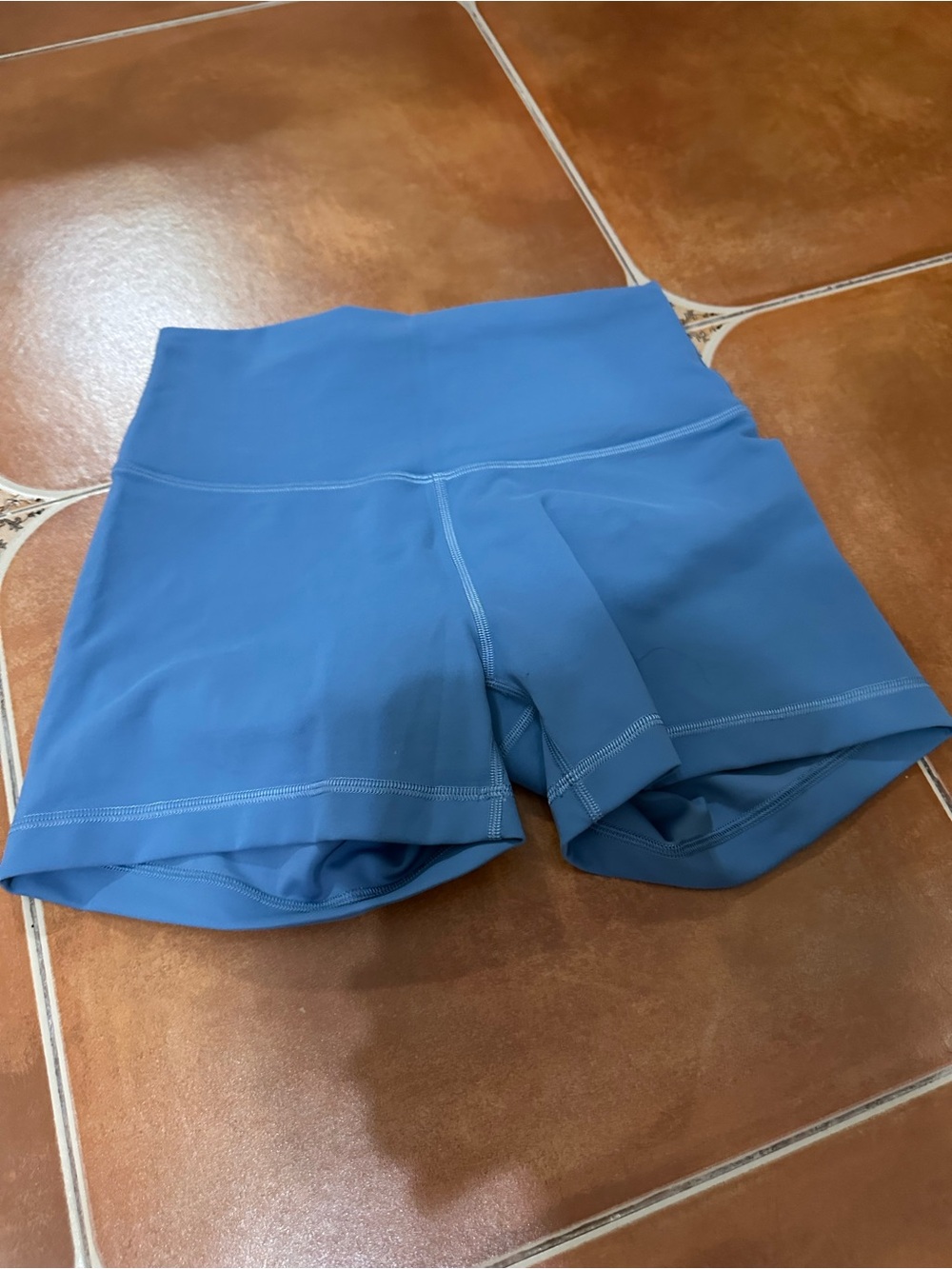 Lululemon Wunder Train Contour Fit High-Rise Short 4"